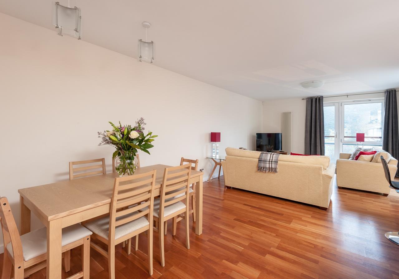 The Holyrood Park Residence Единбург Екстериор снимка
