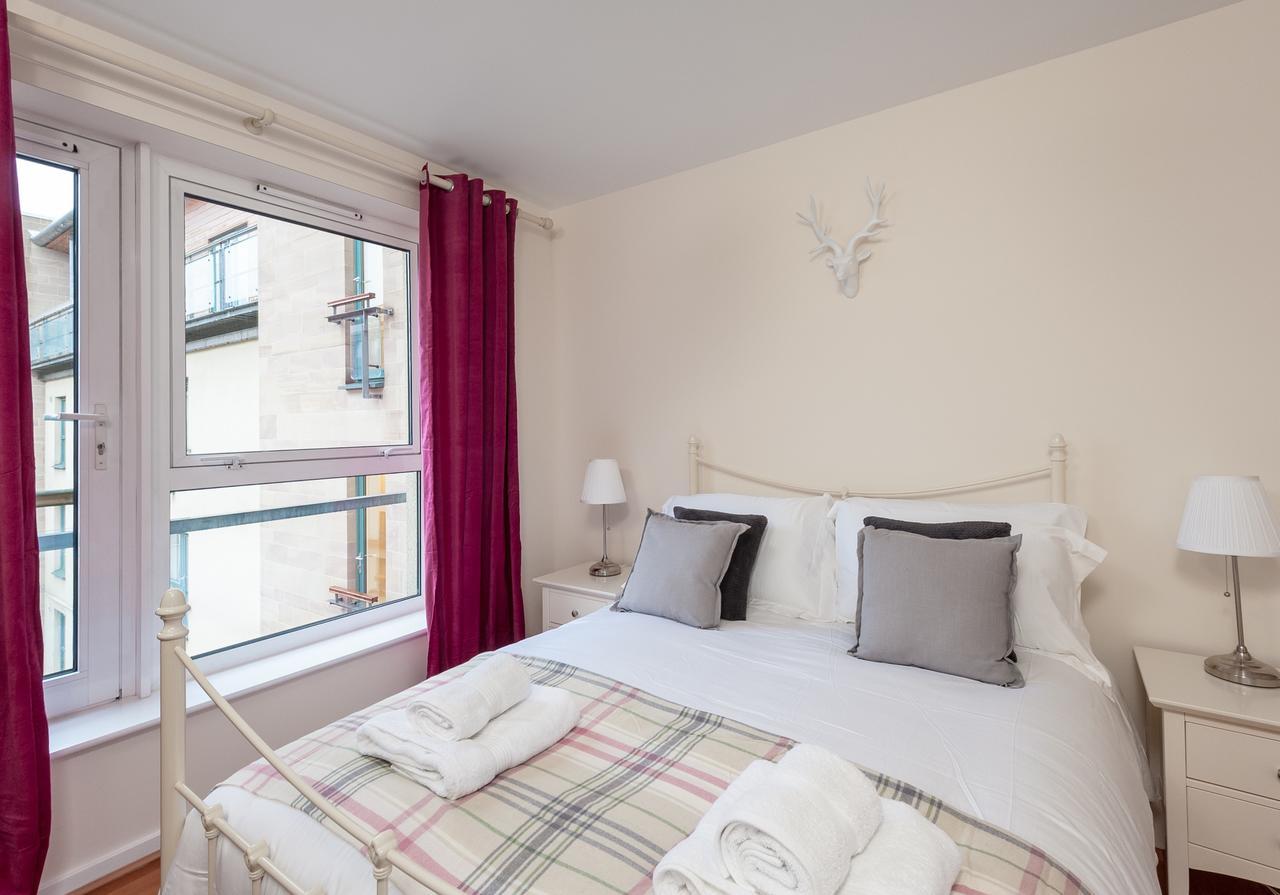 The Holyrood Park Residence Единбург Екстериор снимка