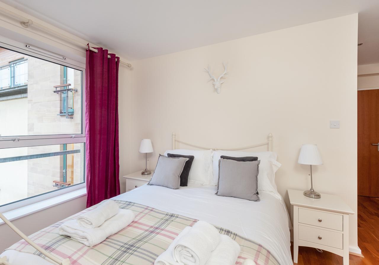 The Holyrood Park Residence Единбург Екстериор снимка