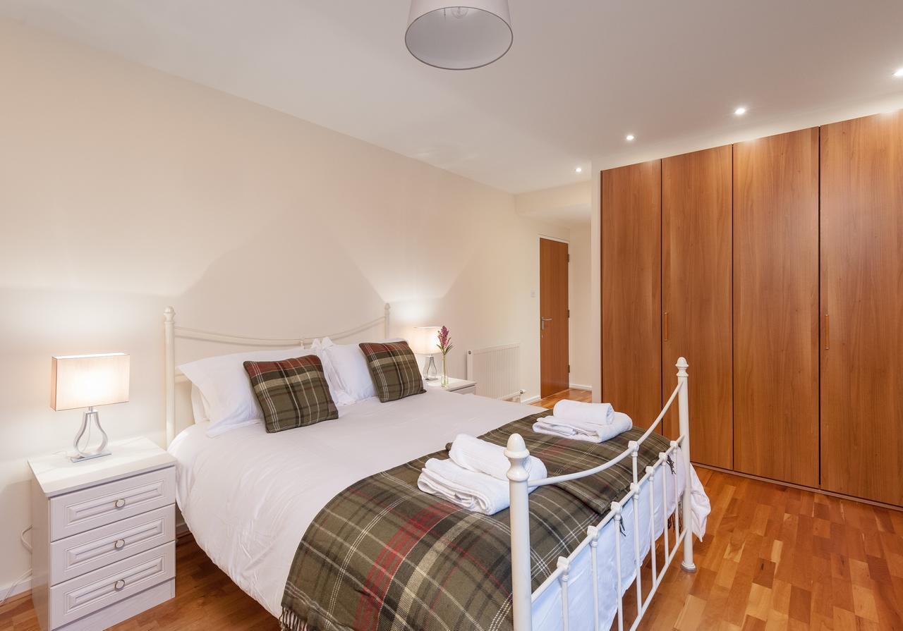 The Holyrood Park Residence Единбург Екстериор снимка